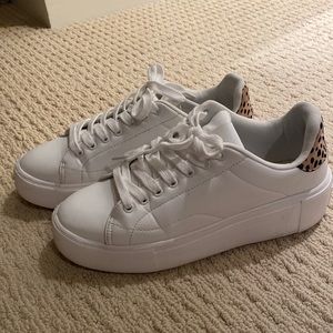 White chunky sneakers